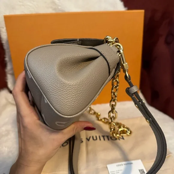 (SOLD)LOUIS VUITTON FAVORITE NEW - Picture 9 of 11